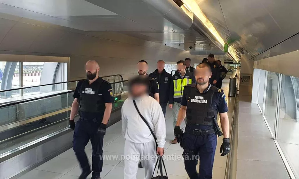 Român adus sub escortă pe aeroportul Otopeni de autorităţile din SUA. Este acuzat de un omor comis în Spania