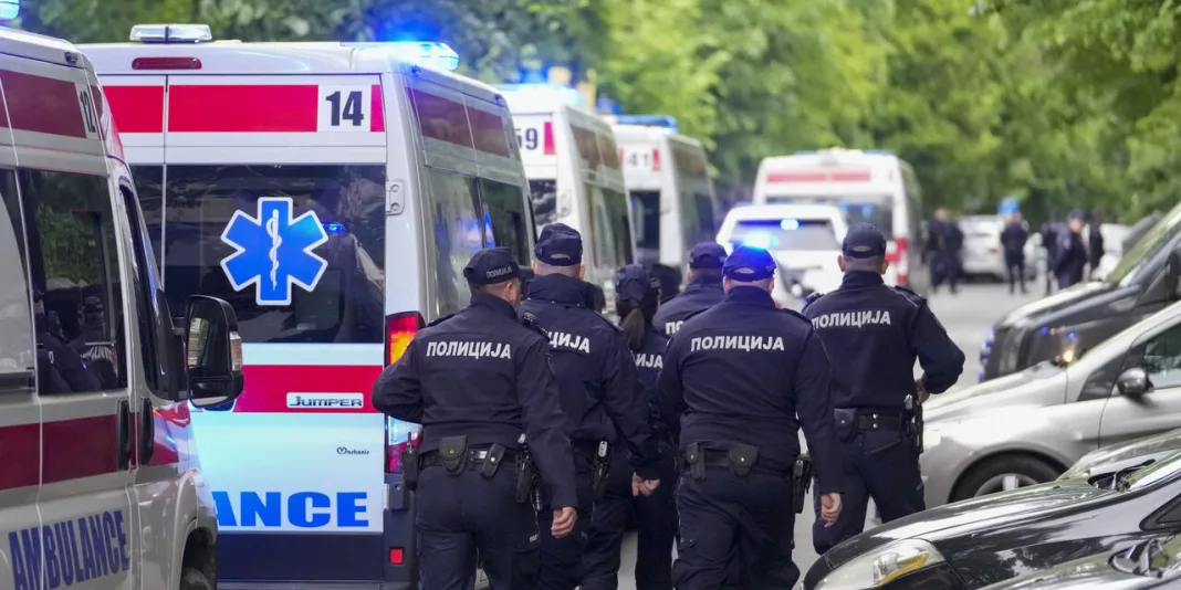 Șapte copii și un gardian, împușcați mortal de un băiat la o școală din Belgrad
