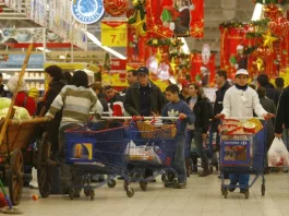 Românii, campioni la cumpărături în UE, în martie