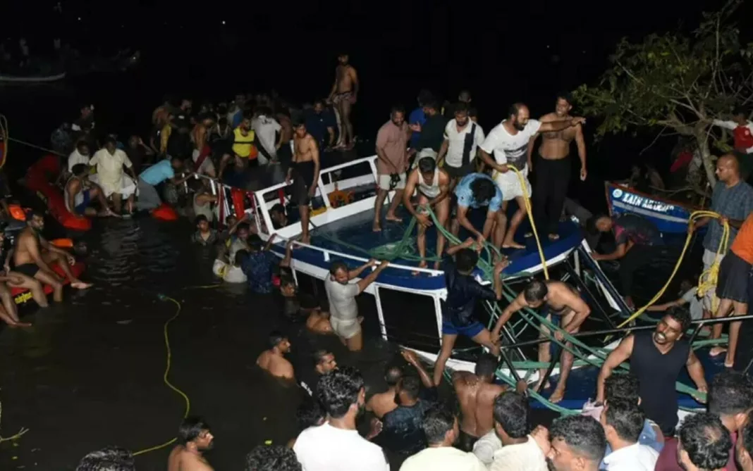 20 de morţi după răsturnarea unui vas în India 20 de morţi după răsturnarea unui vas în India