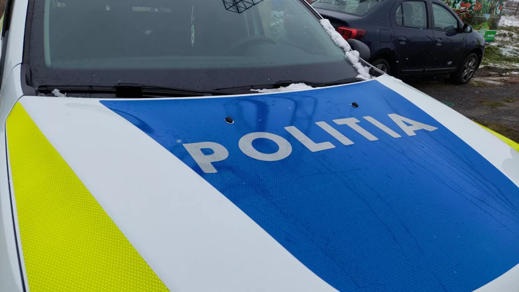 Fată de 14 ani, prinsă cu un sac plin de telefoane şi tablete furate din maşini din Craiova