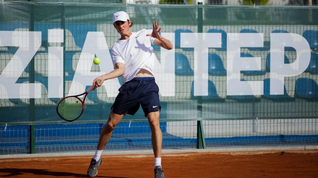 Nicholas Ionel a trecut de Nicolas Mejia la Francavilla al Mare şi va juca în optimi