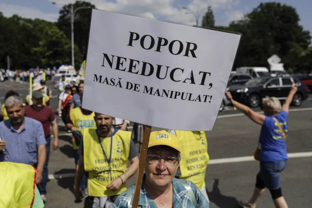 EduPedu: Legea salarizării nu este gata. Guvernul le promisese profesorilor că pe 15 iulie actul normativ va fi finalizat