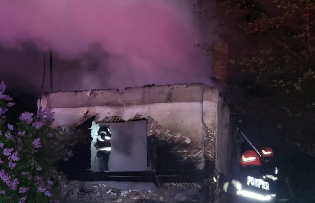 Incendiu la o casă din comuna Ilovăț
