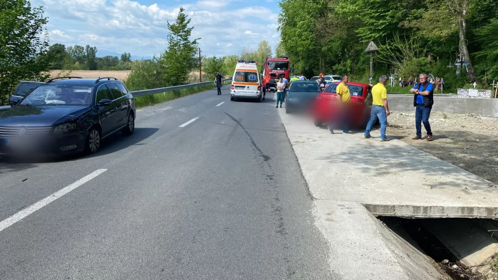 Accident cu patru victime la Galicea. Doi adulți și doi minori, răniți