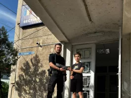 Alexandru, un băiat de 13 ani, a găsit un portofel și l-a dus la sediul Secției 1 Poliție Craiova