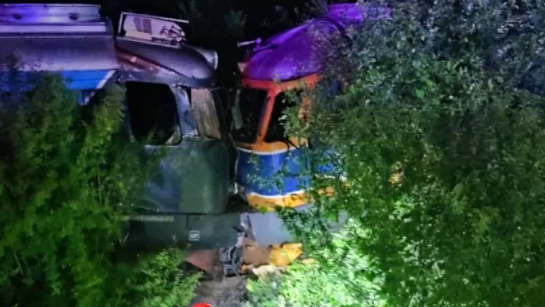 Două locomotive s-au ciocnit din cauza unui mecanic băut