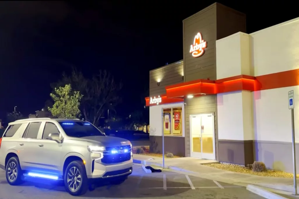 Angajată găsită moartă în congelatorul unui fast-food, după ce ușa s-a blocat singură