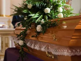 Familie jefuită în timp ce-și înmormânta trei membri morți într-un accident
