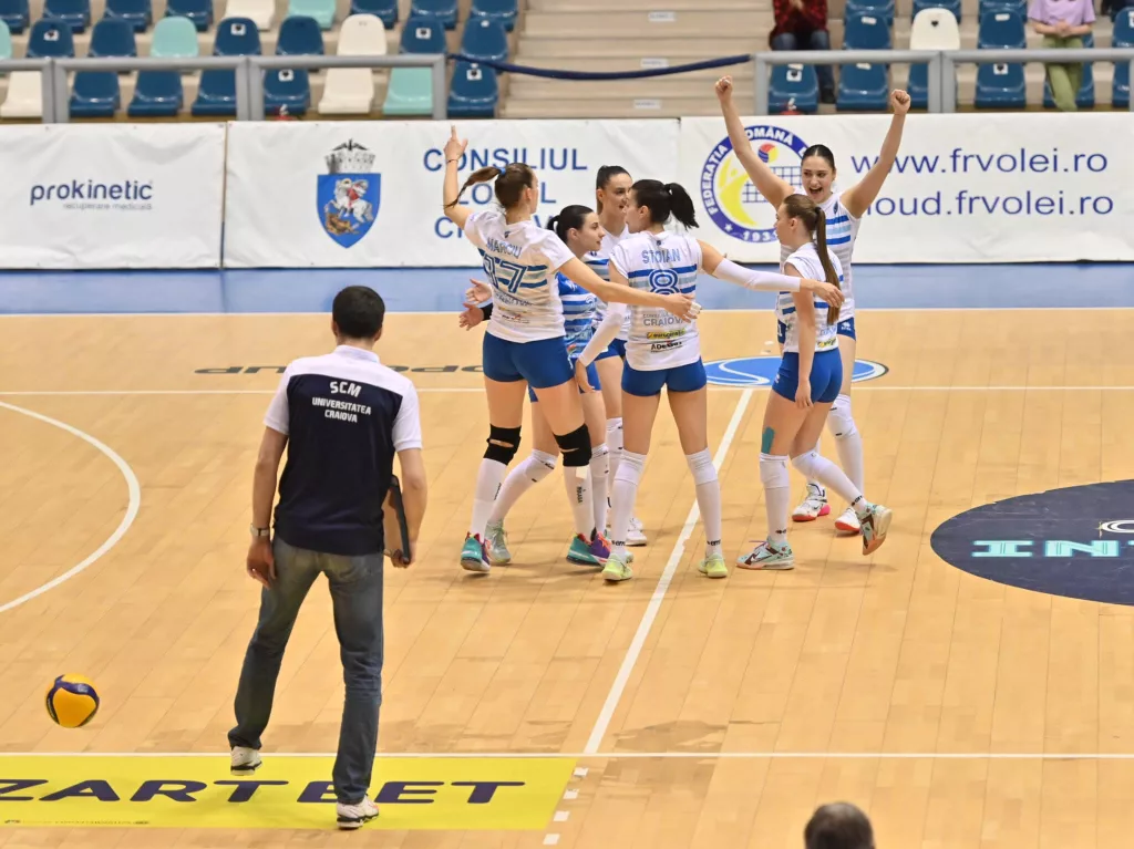 Volei (f) / SCMU Craiova încheie pe nouă sezonul! Victorie clară şi la Bacău