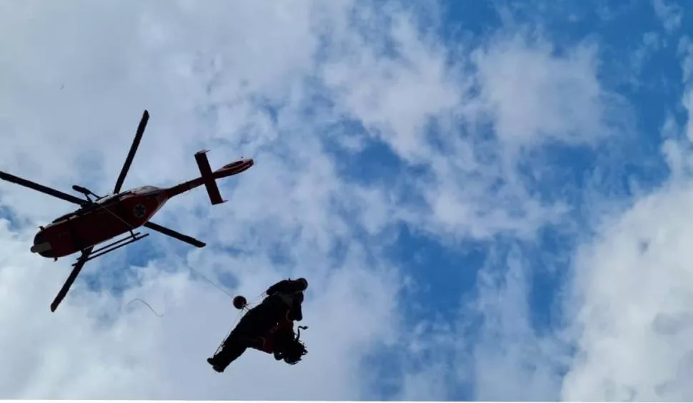 Soț și soție, salvați cu elicopterul după ce au căzut în Munții Bucegi
