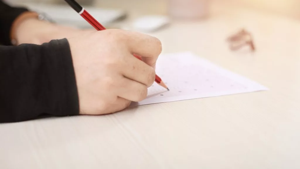 Încep evaluările naţionale pentru elevii claselor a II-a, a IV-a şi a VI-a
