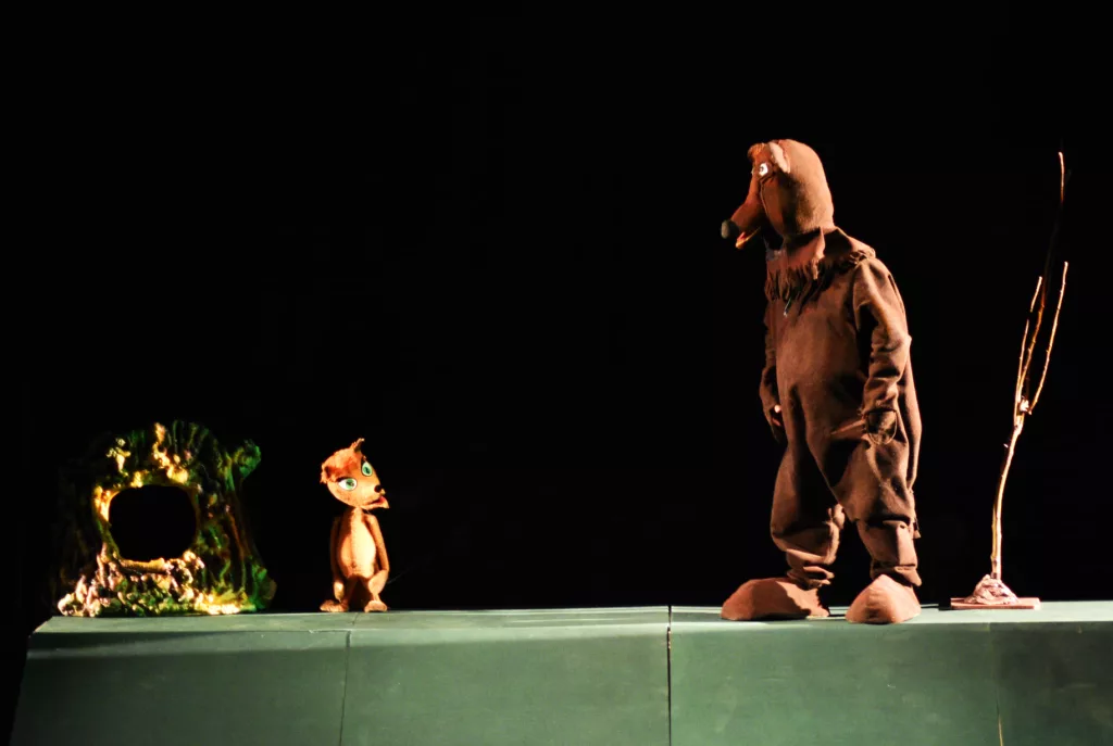 Week-end la Teatrul Colibri cu „Ursul păcălit de vulpe“ și „Pic“