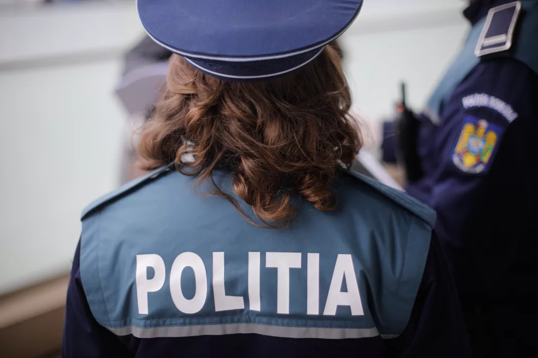Poliţiştii au întocmit dosar penal sub aspectul săvârșirii infracțiunii de lovirea sau alte violenţe Poliţiştii au întocmit dosar penal sub aspectul săvârșirii infracțiunii de lovirea sau alte violenţe