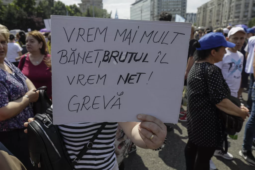 Nicolae Ciucă, de Ziua Copilului: Să le recunoaştem dreptul la educaţie