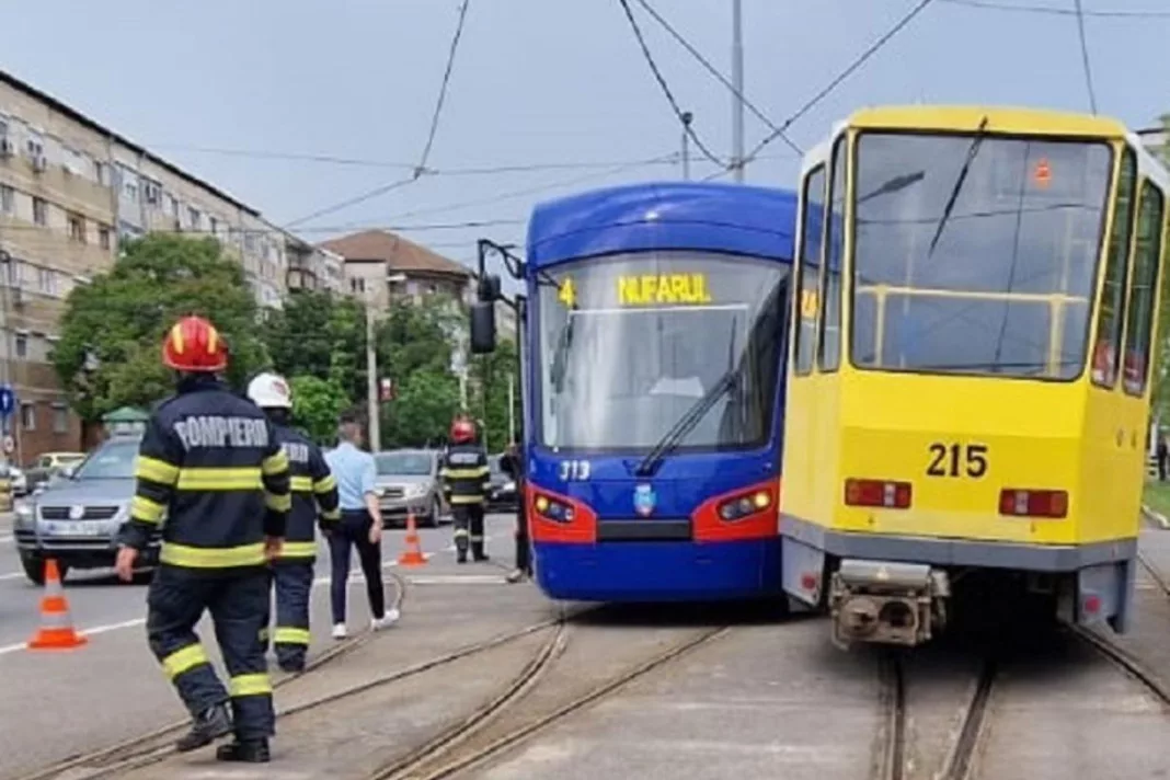 O persoană rănită după ce două tramvaie s-au ciocnit