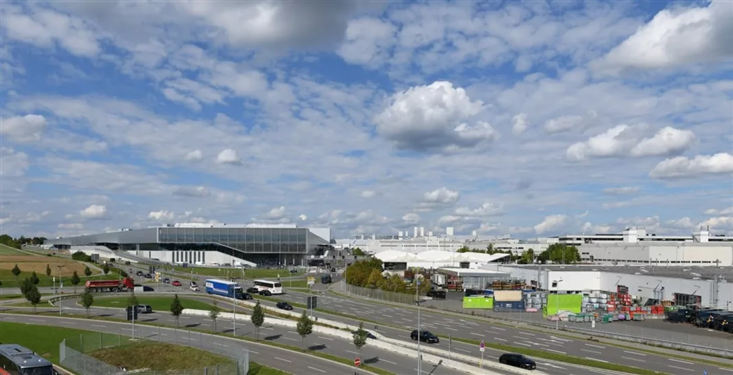 Un mort şi un rănit, într-un atac armat la uzina Mercedes din Sindelfingen