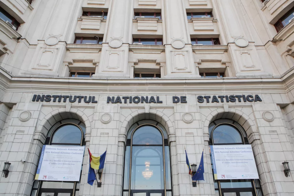 Angajaţii INS ies în stradă