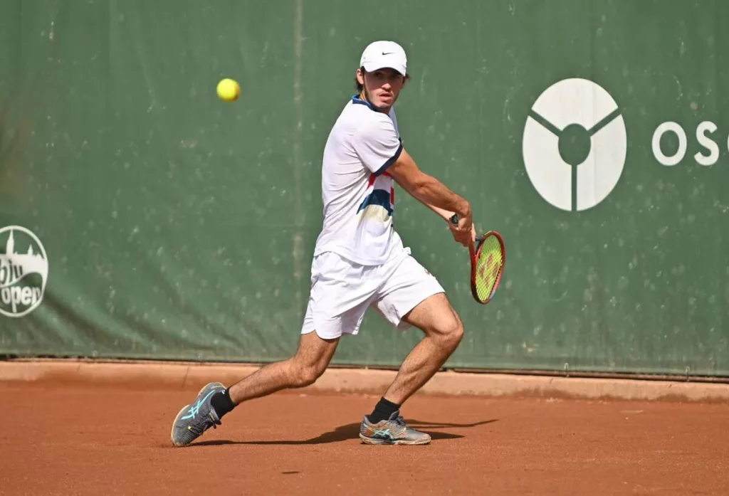 Nici nu a debutat bine că a şi pierdut! Nicholas Ionel rămâne cu prezenţa la RG