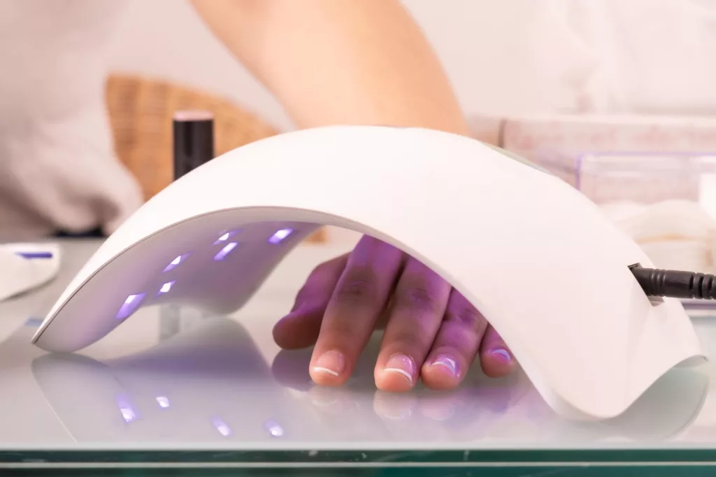 Lămpile UV pentru uscarea ojei – periculoase?