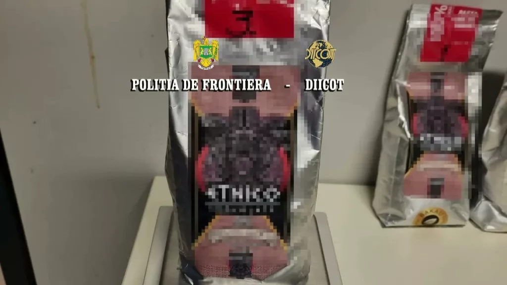(VIDEO) Peruan trimis în judecată după ce a fost depistat pe Aeroportul Henri Coandă cu 5 kilograme de cocaină