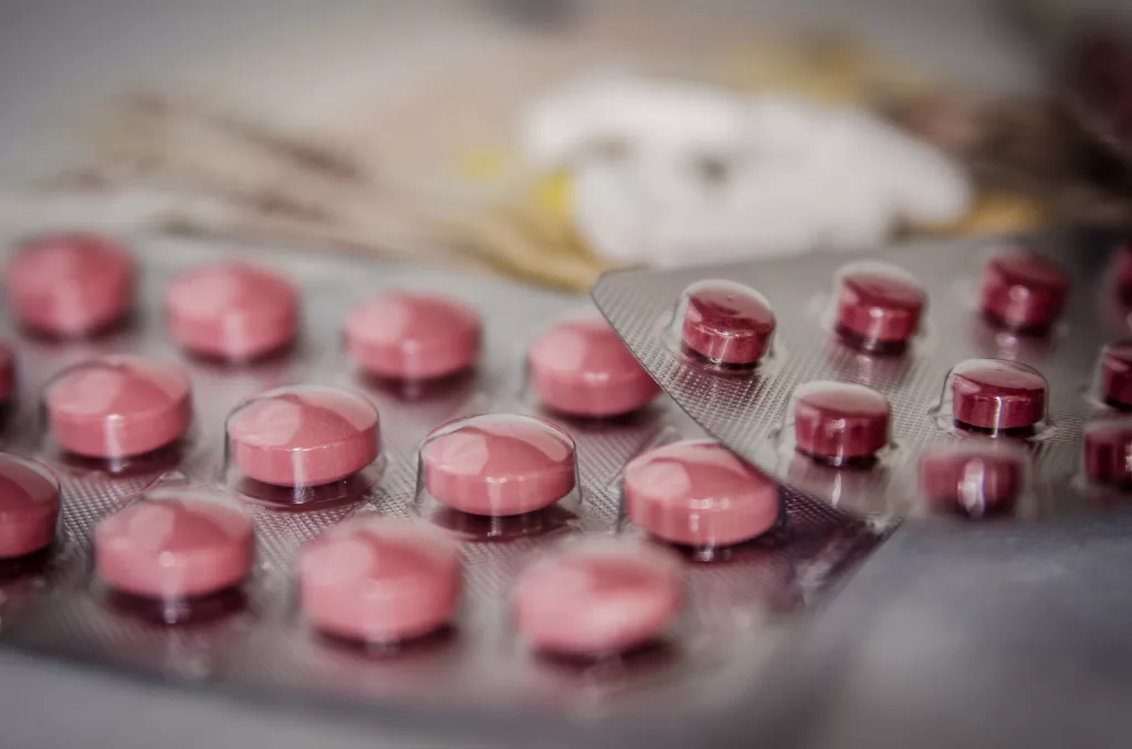 Bărbat minţit de o prietenă că are cancer ca să-i vândă suplimente alimentare drept medicamente