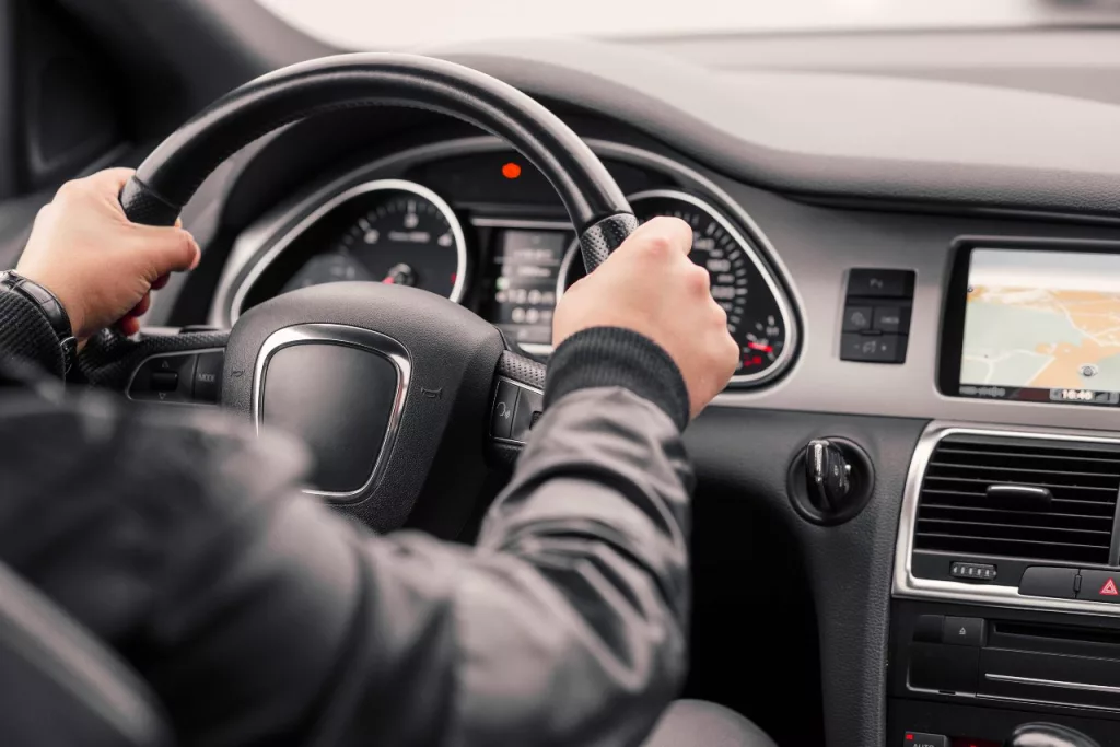 Vâlcean reținut pentru conducere fără permis