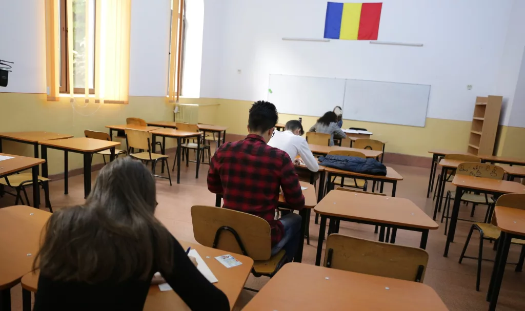 Profesor care a cerut favoruri sexuale unei eleve, condamnat cu suspendare