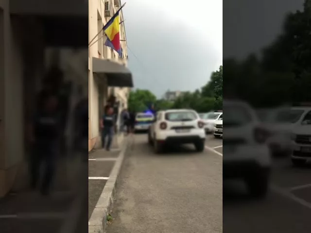 (VIDEO) Trei tineri craioveni bănuiți de furt, reținuți