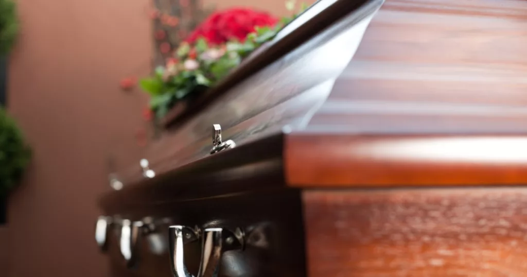 ANPC Sancționează Cimitire și Firme Funerare cu Amenzi de 700.000 de Lei pentru Nereguli