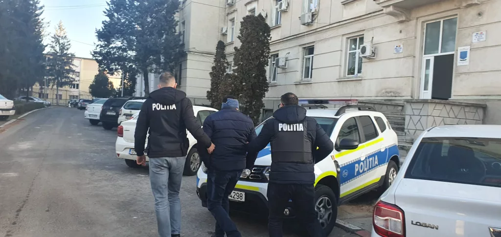 Sub control judiciar după ce s-a dezbrăcat în faţa unei tinere