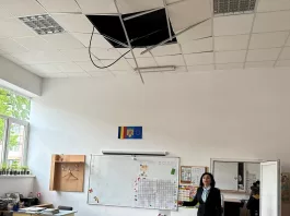 Un tavan fals dintr-o sală de clasă s-a prăbuşit