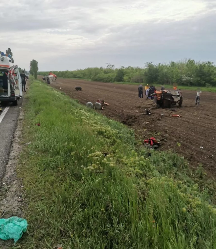 Şofer mort după ce tractorul lui a fost lovit de un camion