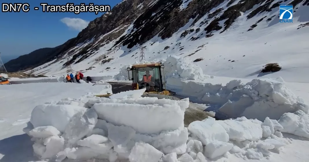 A început deszăpezirea pe Transfăgărășan