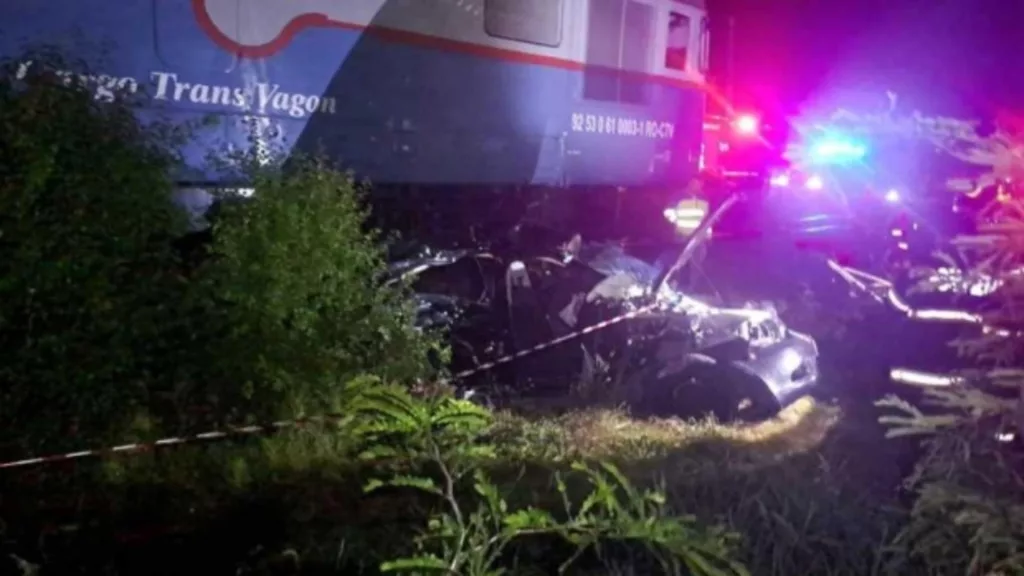 O adolescentă a murit și alți 4 tineri au fost răniți, după ce au fost loviți de tren
