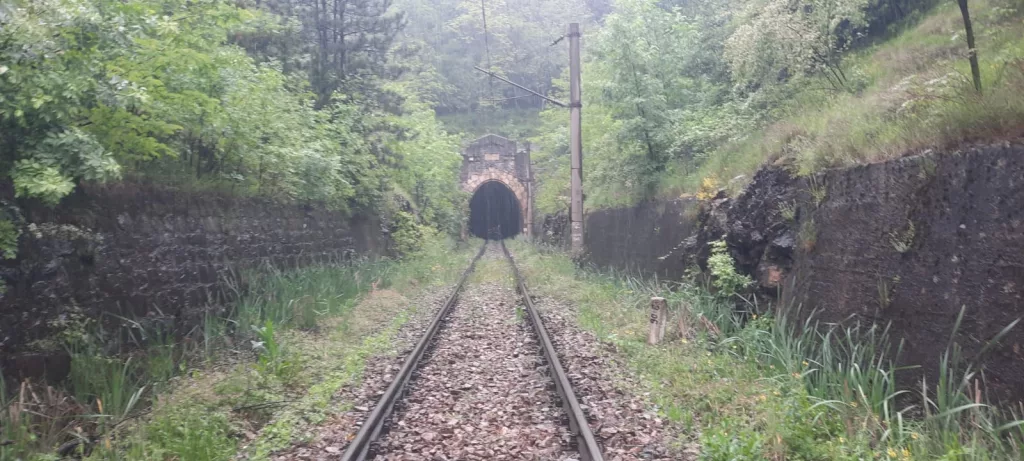 Gorj: Tânără de 19 ani lovită mortal de tren la Valea Sadului