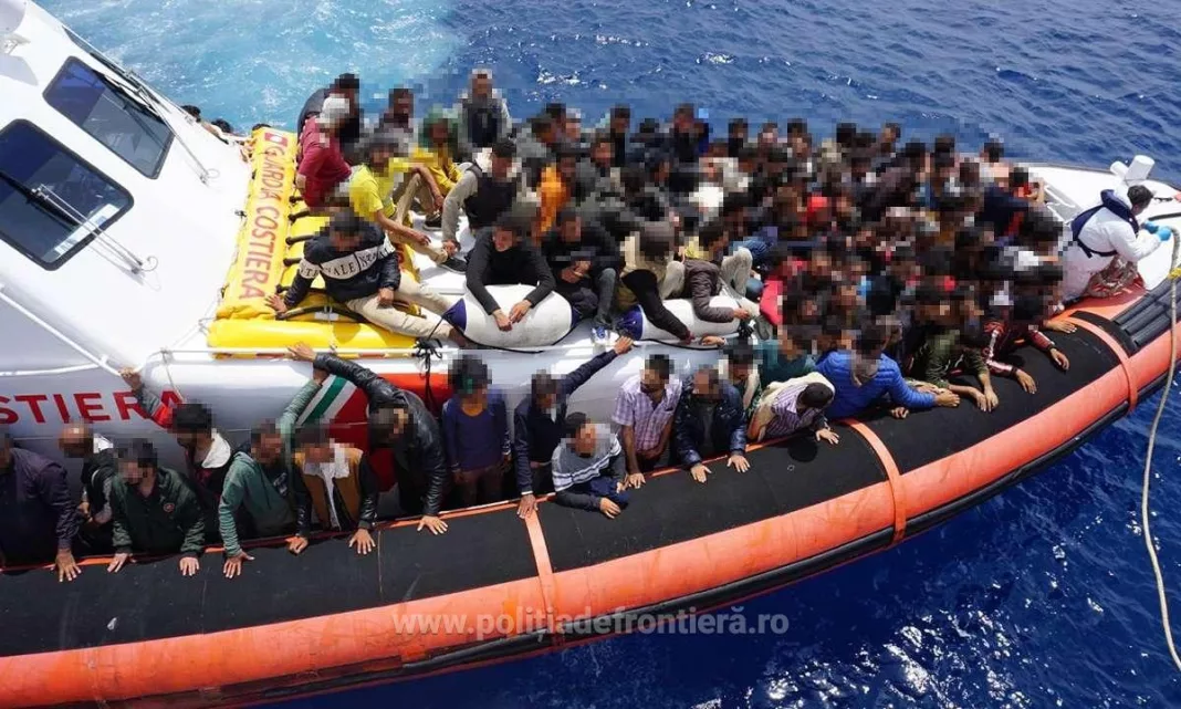 Peste 150 de migranți, salvați din Mediterana de polițiștii români