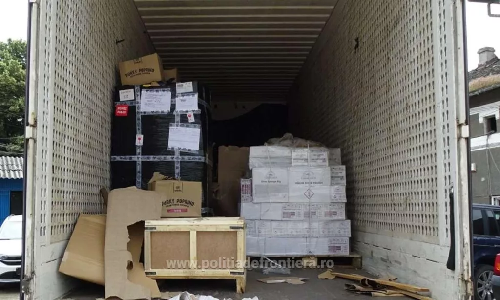(VIDEO) Flacoane cu parfum, de peste 7.000.000 de lei, descoperite la Calafat