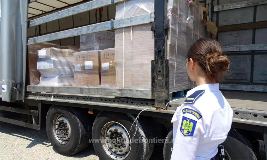(VIDEO) Parfumuri şi încălţăminte, de peste un milion de euro, descoperite la Giurgiu şi Calafat