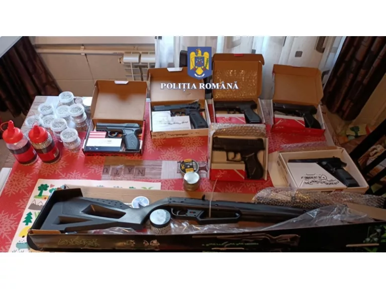 (VIDEO) 145 de percheziții comercianți de arme