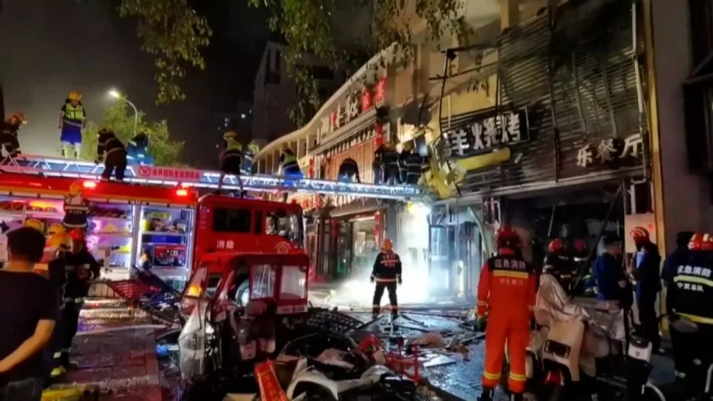 (VIDEO) Explozie la un restaurant după o scurgere de gaz. 31 de persoane au murit
