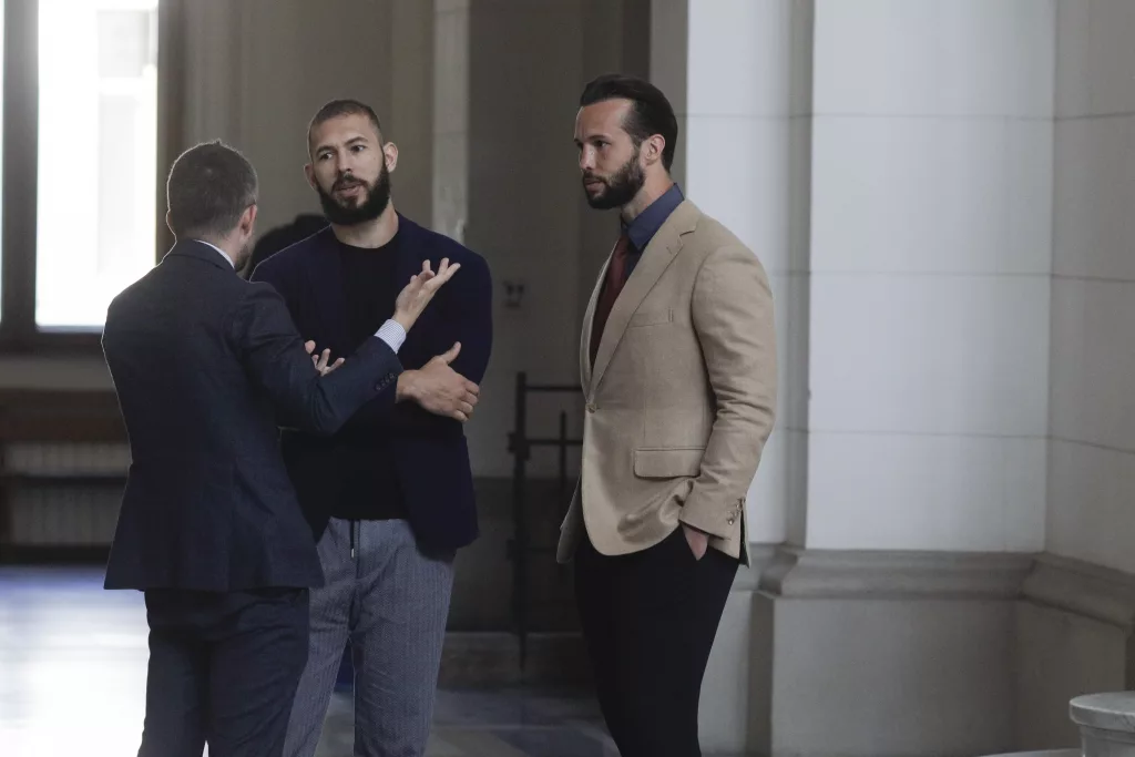 Fraţii Tate au scăpat de arestul la domiciliu