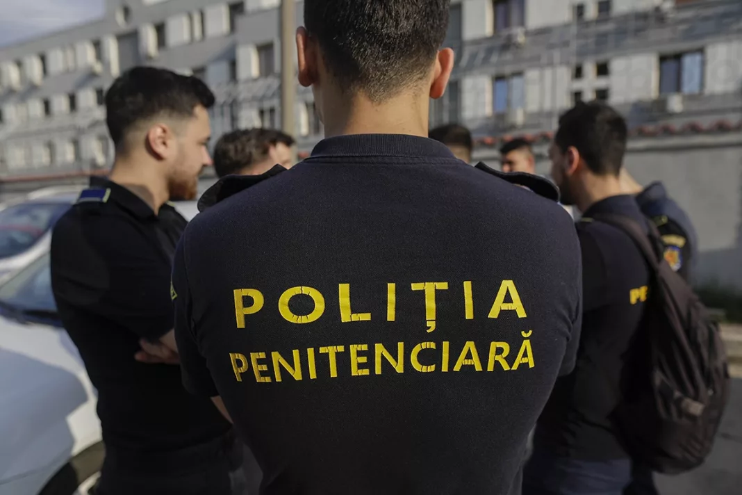 Polițiștii de penitenciare protestează în fața Reprezentanței Comisiei Europene în România