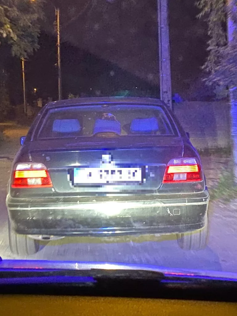 I-a furat mașina tatălui și a plecat la plimbare la doar 14 ani