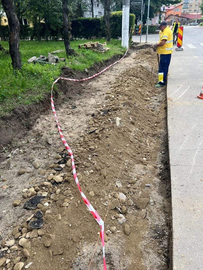 Încep asfaltările pe două bulevarde din Târgu Jiu
