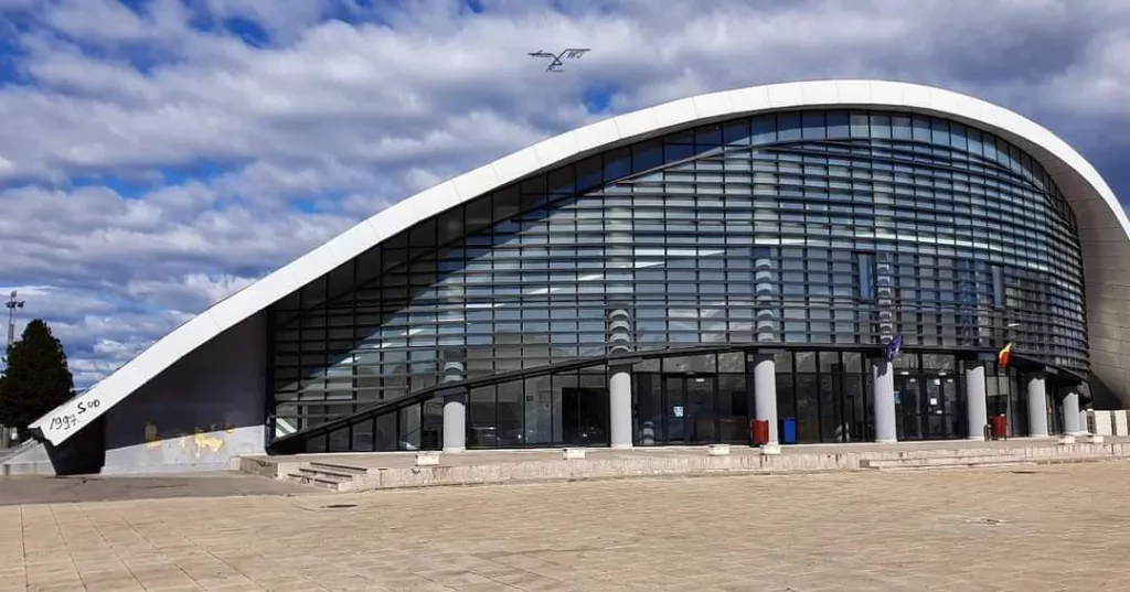 Ceremonia dedicată absolvenților se mută la Sala Sporturilor