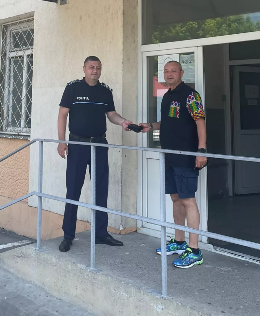Un portofel cu o generoasă sumă de bani, restituit proprietarului de un craiovean