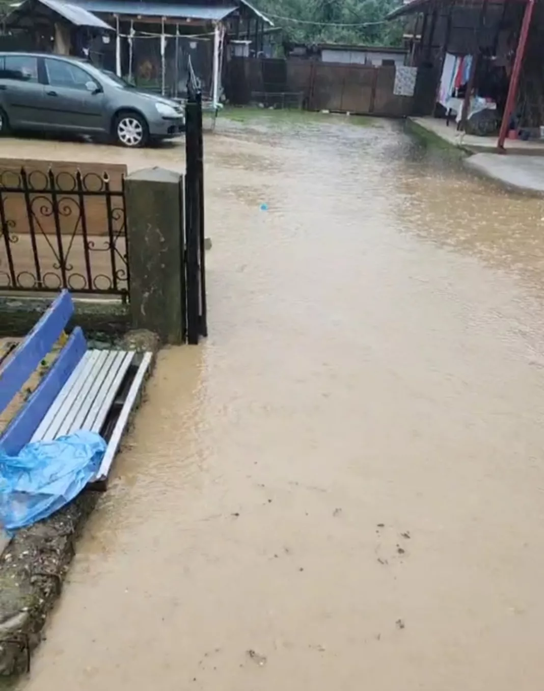 Gospodării inundate în patru localități din Gorj