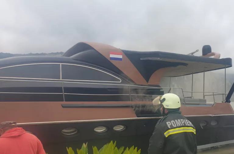 Incendiu la bordul unui yacht în Dubova