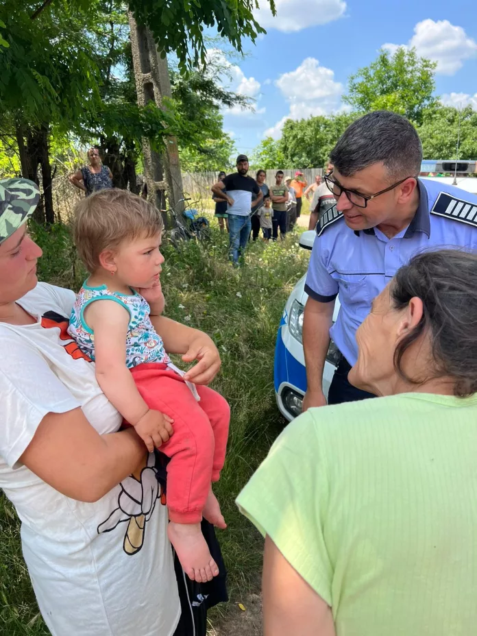 O fetiță de 2 ani, dispărută de acasă, găsită de polițiști